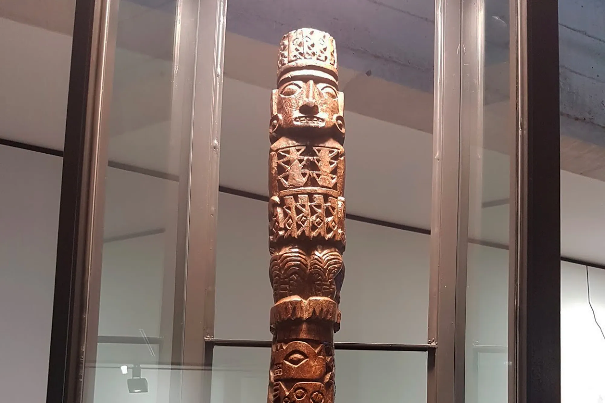 L'idolo di legno di Pachacamac nel museo